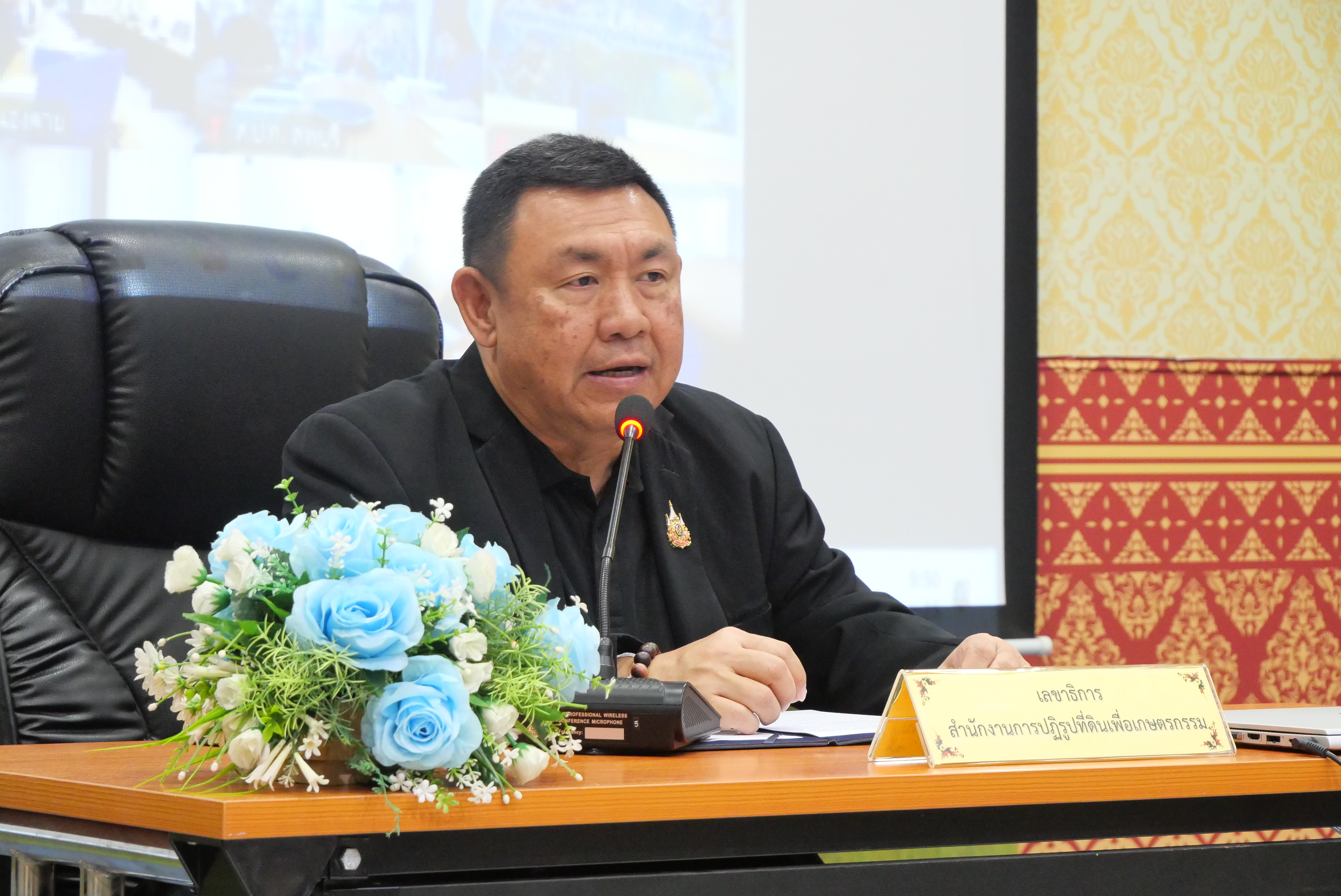 title - เลขาธิการ ส.ป.ก. เปิดการประชุม “สร้างความเข้าใจในการดำเนินโครงการและให้คำชี้แจงเกี่ยวกับการรวบรวม การเก็บข้อมูลเพื่อ ใช้ในการจัดทำแผนกำหนดตำแหน่ง เพื่อปรับปรุงการกำหนดตำแหน่งเป็นระดับสูงขึ้น ของ ส.ป.ก.”